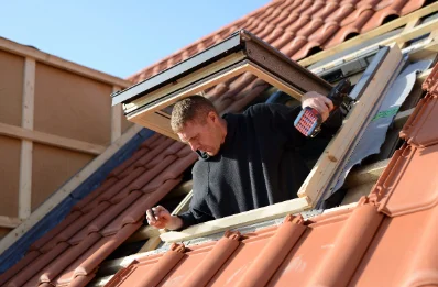 Pose de fenêtres de toit Velux à Alboussière